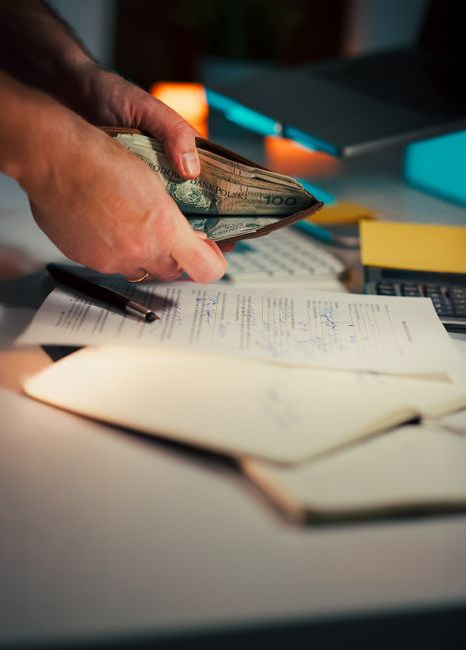 How can a budget separate reliable and uncertain income?